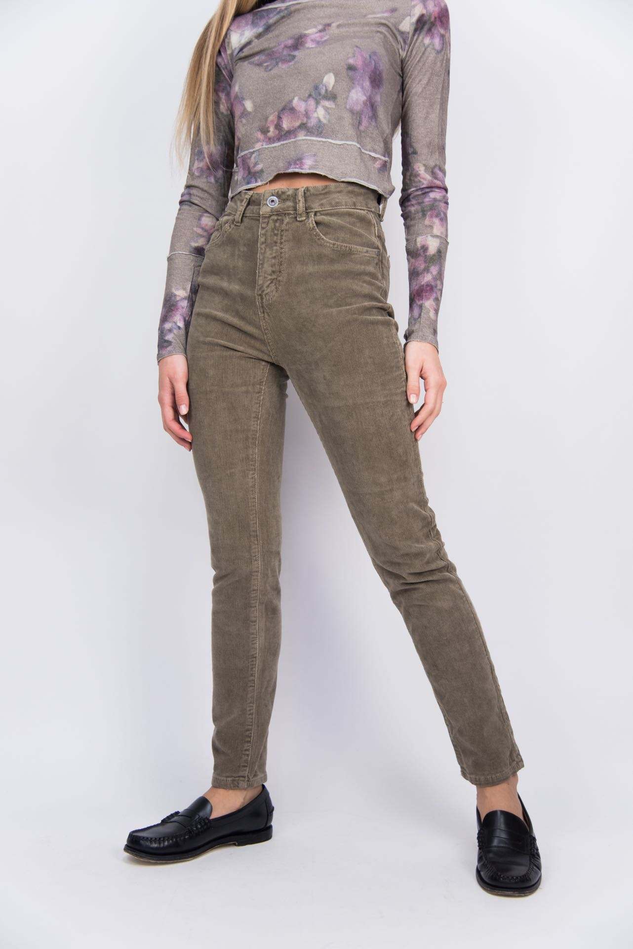 Vaqueros de terciopelo color topo