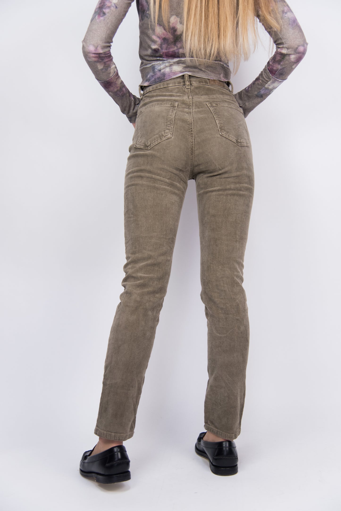 Vaqueros de terciopelo color topo